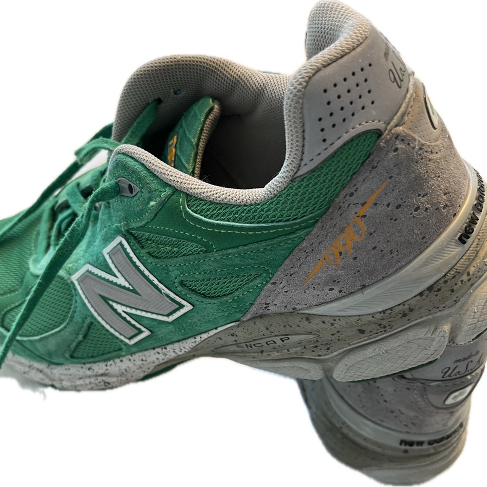 New Balance Men’s size 11.5, green, unique style, used condition